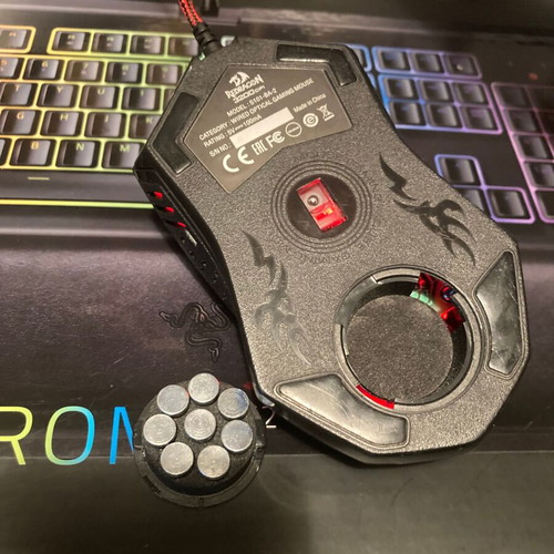 Redragon S101-BA-1 mouse used with removable weights