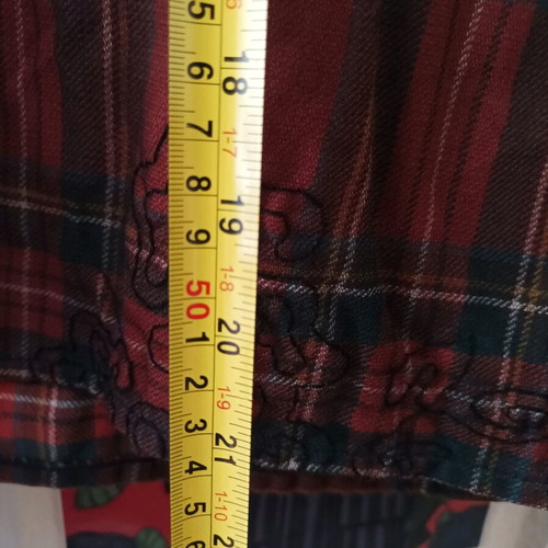 Scottish tartan red skirt Large like new with embroidered design