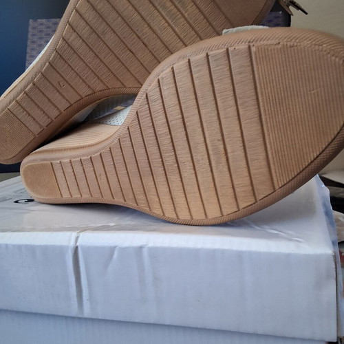 Women's platform shoes size 40, new, beige leather with cork heel
