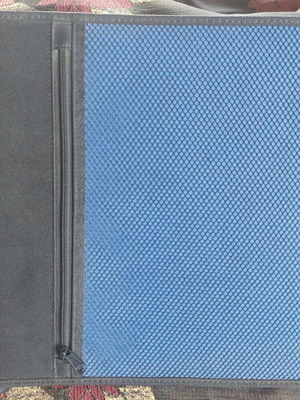 Fabric case for 120 CD/DVD like new with zipper and handle