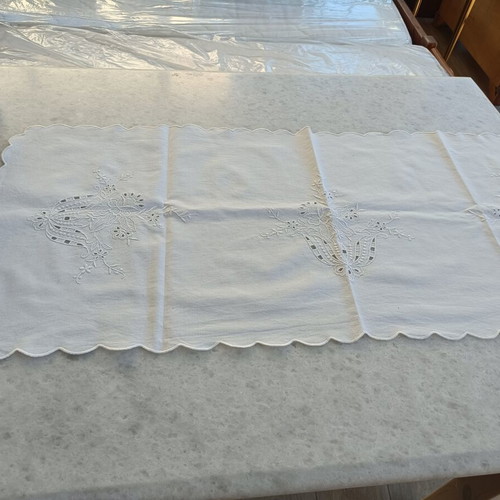 Embroidered white table runner used, 100×43 cm, elegant embossed design