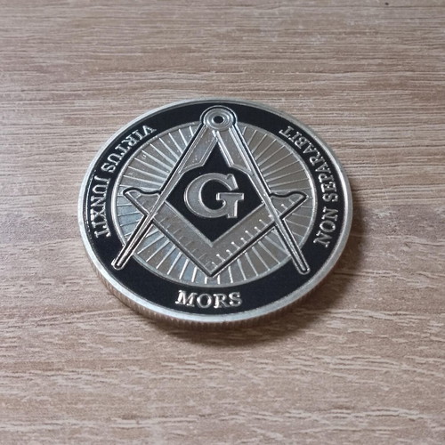 Freemason Illuminati token like new with protective capsule