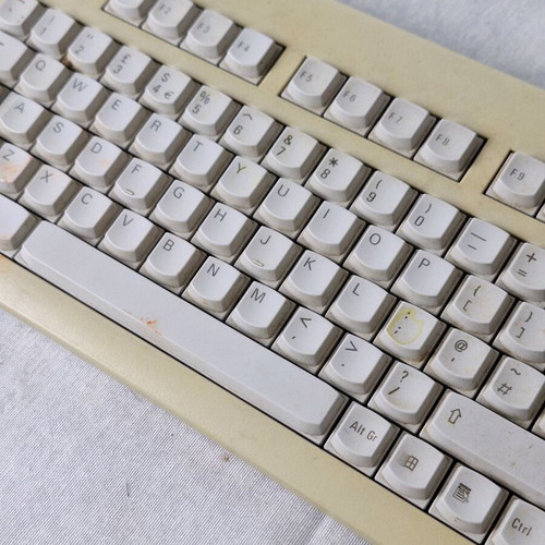 Fujitsu Siemens Scenic Xs 1171-C used desktop computer with keyboard