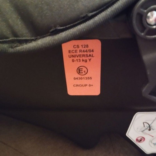 Baby car seat for newborn in excellent condition