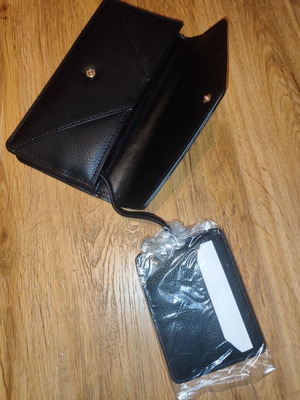 Πορτοφόλι καινούργιο μαύρο Bershka