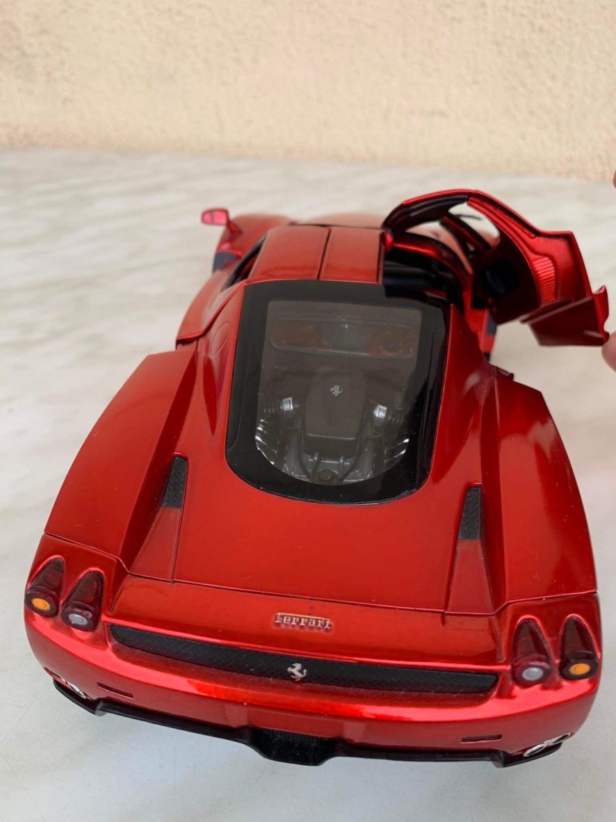 Ferrari Enzo 1:18 scale model like new,… - € 500,00 - Vendora.cy