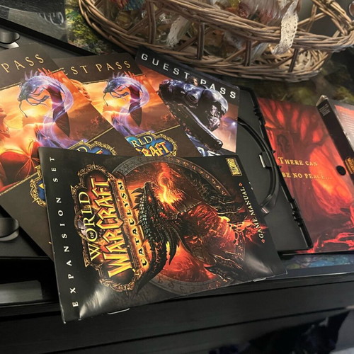 World of Warcraft Wrath of the Lich King box and case used, collectible
