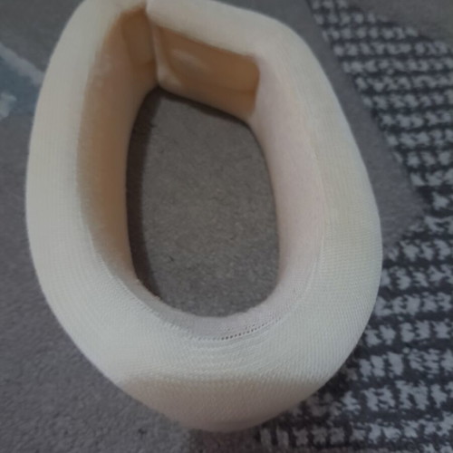 Soft cervical collar like new, foam material