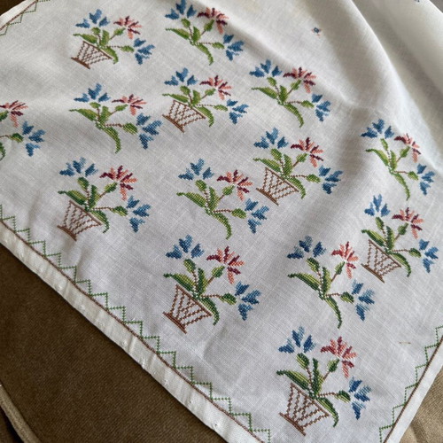 Etamin embroidery used, floral pattern, 93x43 cm