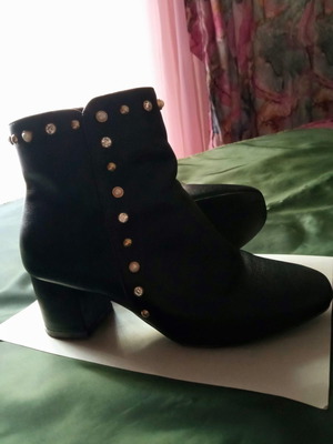 Women's black ankle boots with pearls and strass used, size 37