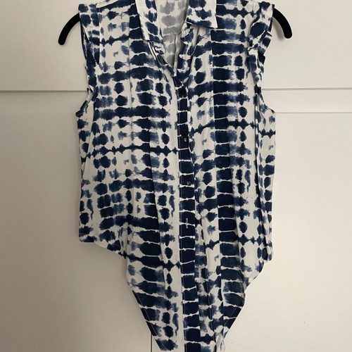 Sleeveless shirt with tie used, small, white and blue