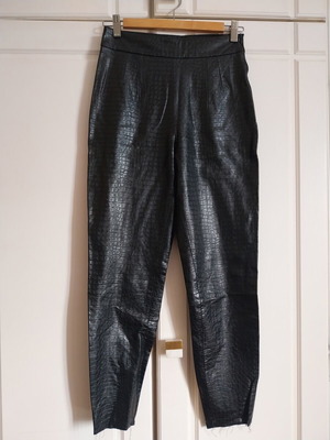 Zara Crocodile-Effect Faux Leather Pants XS Like New Black