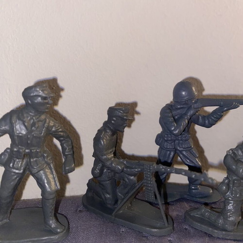 Vintage Plastic World War II Soldiers Collection used, set of 9