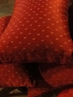 CUSHIONS WITH INTERNAL FILLING