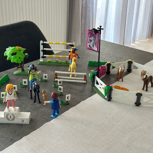 Play Mobil Equestrian Games like new
