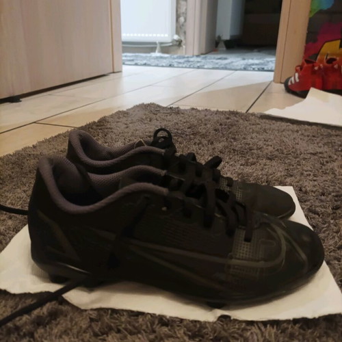 Football shoes used, size 33