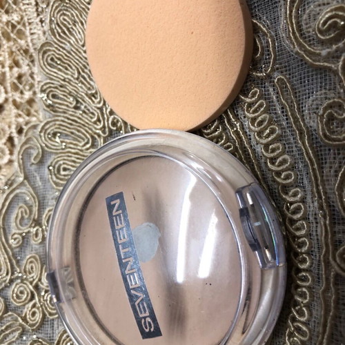 Seventeen Compact half-used with Aloe Vera SPF 15 No 3 Medium Beige used