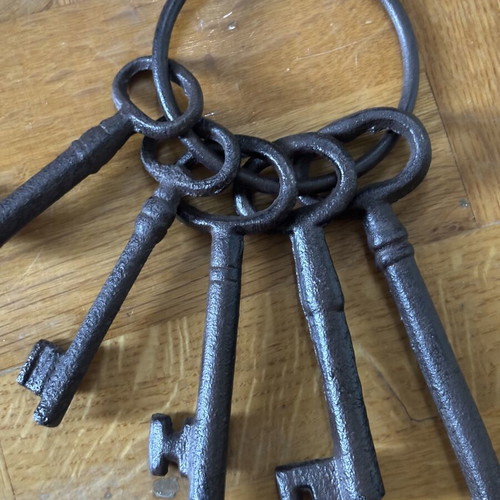 Keys of the Warden set of five, cast iron, vintage style, new