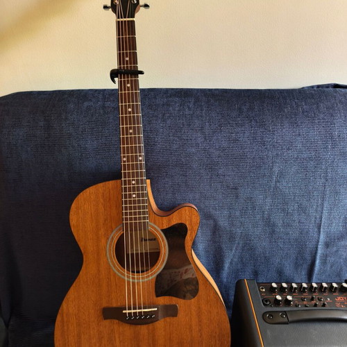 Guitar, speaker, microphone set with cables