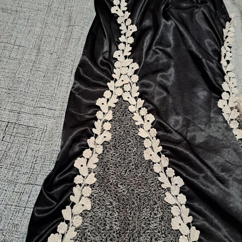 Satin nightgown like new with white flowers and adjustable straps