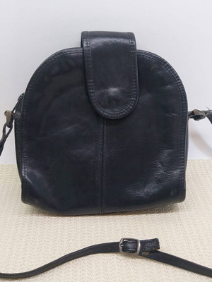 Retro women's black leather crossbody bag