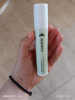 Garden roll-on eye gel