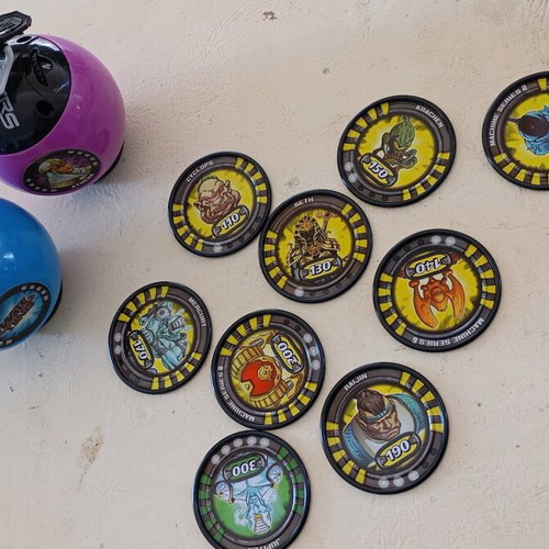 Slingers War Titans caps in excellent condition