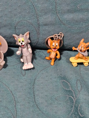 Looney Tunes figures used, pack of 5 pieces
