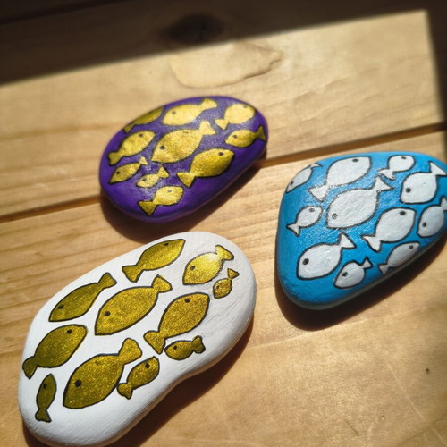 Handpainted decorative painted pebble magnet, new