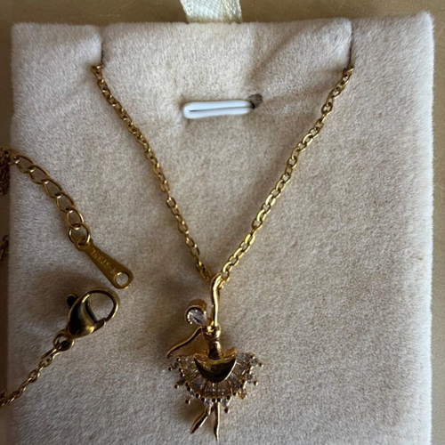 Women's or girls' necklace with gold plating and zircon