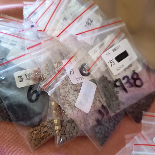 Diamond painting beads like new, set of 182 shades in separate bags