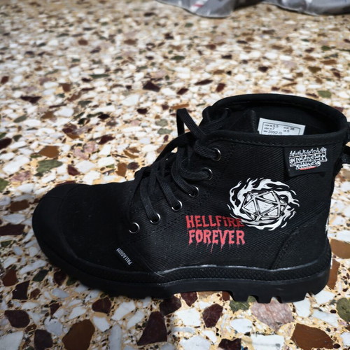 Stranger Things x Palladium hiking boots size 38 like new, black