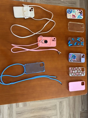 iPhone 13/14 cases like new, set of 9 with accessories