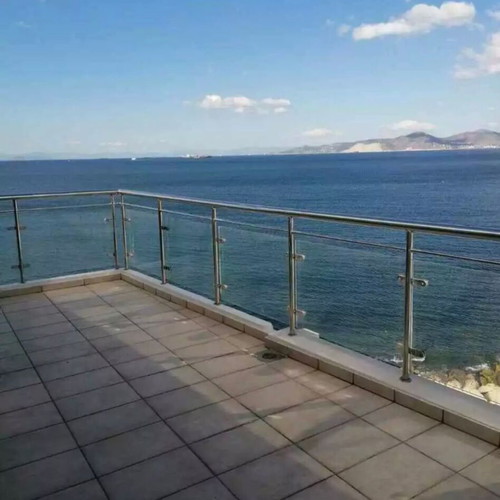 Πειραϊκή - Πωλείται πολυτελής μεζονέτα, τριών επιπέδων 171τμ με θέα την θάλασσα