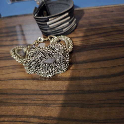 Bijoux assortment used, pack