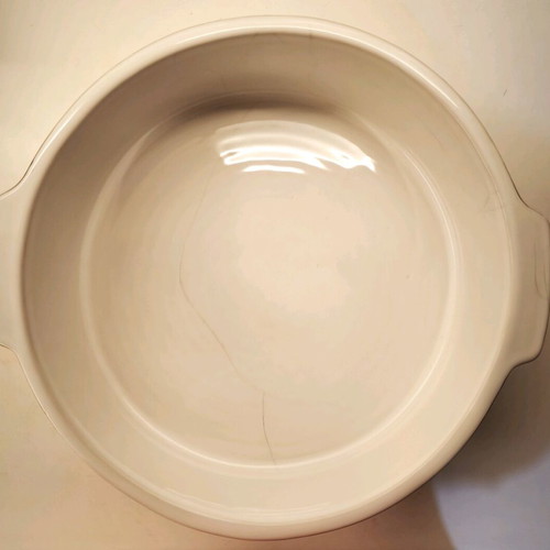 Pyrex heat-resistant cookware used with slight crack, 27cm diameter