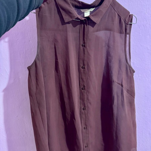 H&M sleeveless shirt like new, dark burgundy XXL