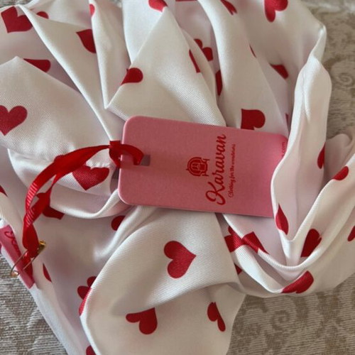 Karavan scrunchie with red hearts