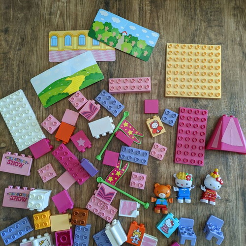 Hello Kitty Sanrio Funpark Blocks Used With Box