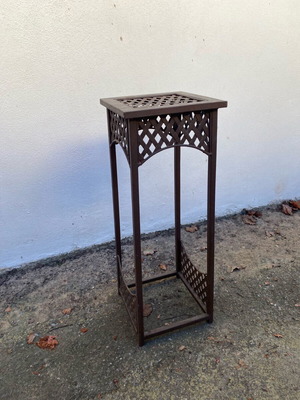 Ανθοστήλη μεταλλική σαν καινούργιο, βάση 20x20, ύψος 57εκ