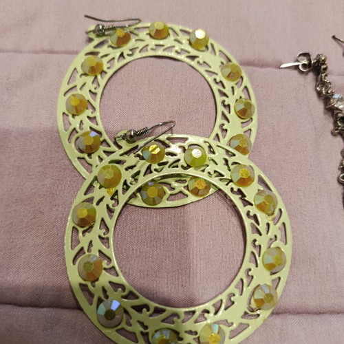 Earrings pack of 16, like new, faux