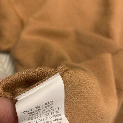 Pullover with neckline new in camel color