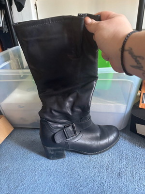 Boots used, black, size 41, with buckle