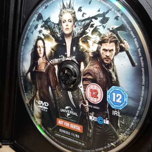 Snow White & The Huntsman DVD like new, English subtitles