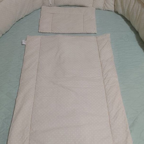 Cradle set like new with band, blanket and pillow