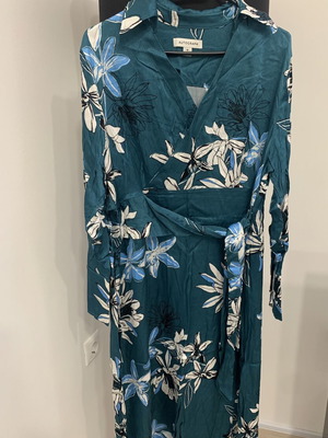 Marks & Spencer Autograph φλοράλ midi φόρεμα με ζώνη, πετρόλ σατέν