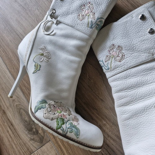 Dior boots SS 2005 like new, white with floral embroidery