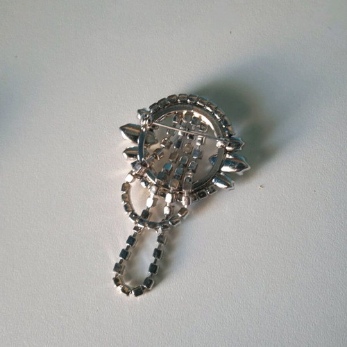 Pins like new, set of two with clasp and magnet
