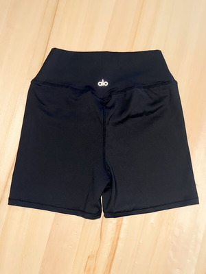 Alo shorts like new, black, size S