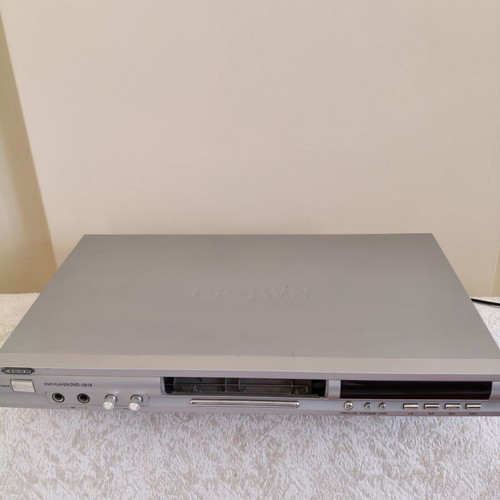 Crown DVD Player DVD-2818 like new, silver, karaoke compatible
